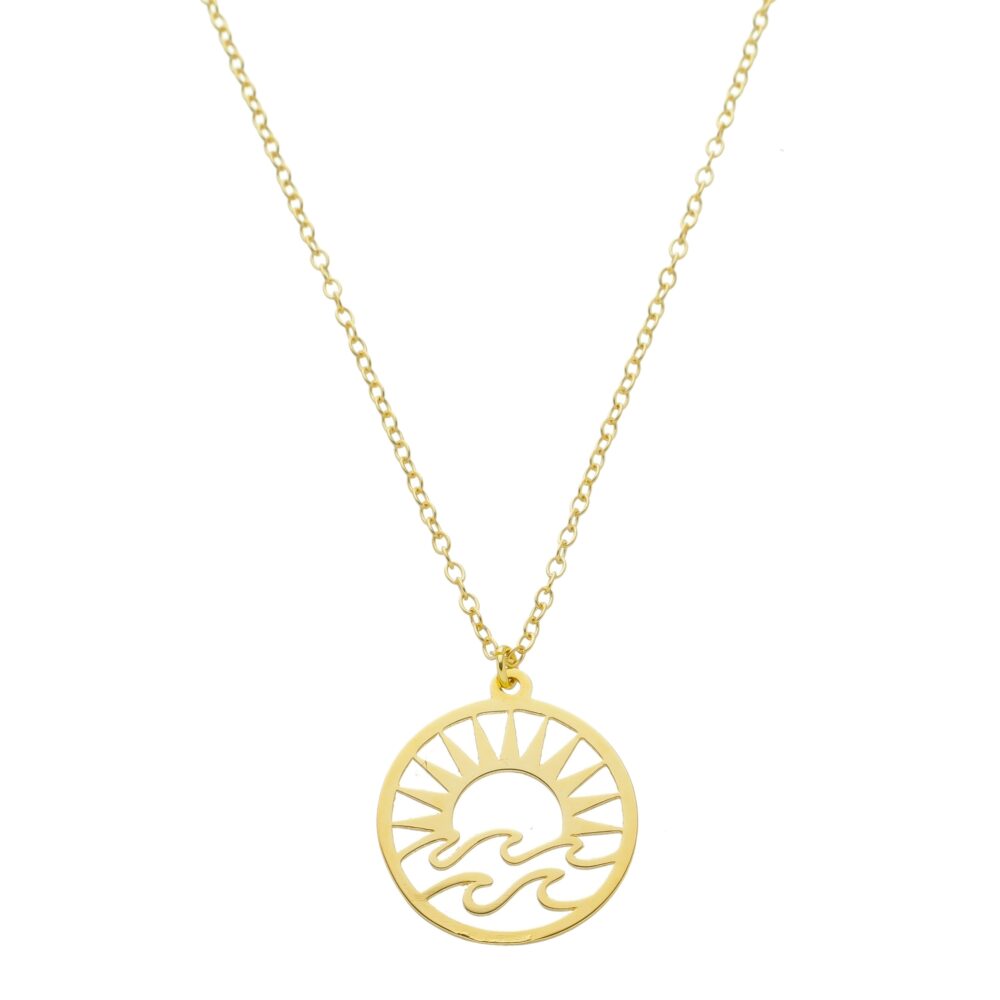 Medalha Com Desenho Vazado Sol e Ondas Banhado a Ouro 18k