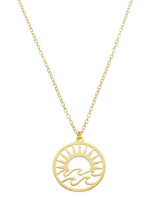 Medalha Com Desenho Vazado Sol e Ondas Banhado a Ouro 18k
